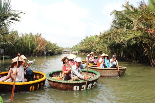 Trải nghiệm ngồi thuyền thúng thăm rừng dừa Bảy Mẫu (Quảng Nam)